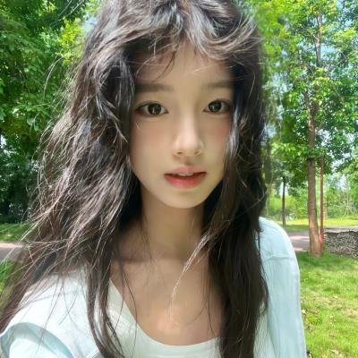 蓝色嘴巴的脸